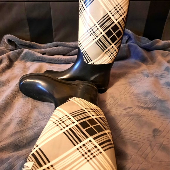 Rain rubber boots size 8, used 1 time $30 - Picture 3 of 3